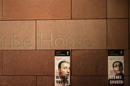 Divnej soused - Danube House